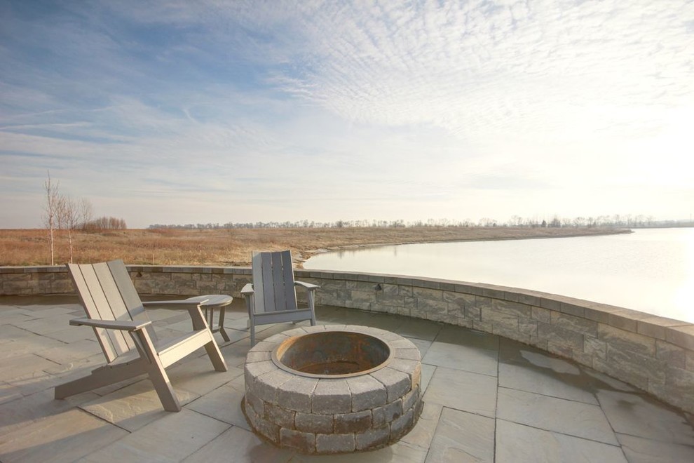 Inspiration for a transitional home design remodel in Chicago