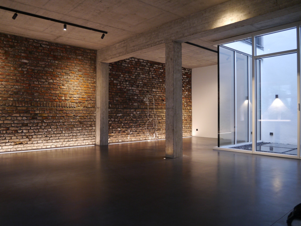 Betondecke und Betonstütze roh belassen