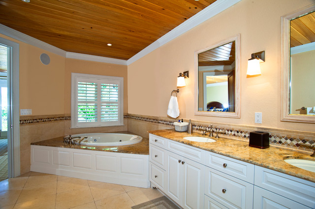 Kitchen & Bath Remodelers modern-badezimmer