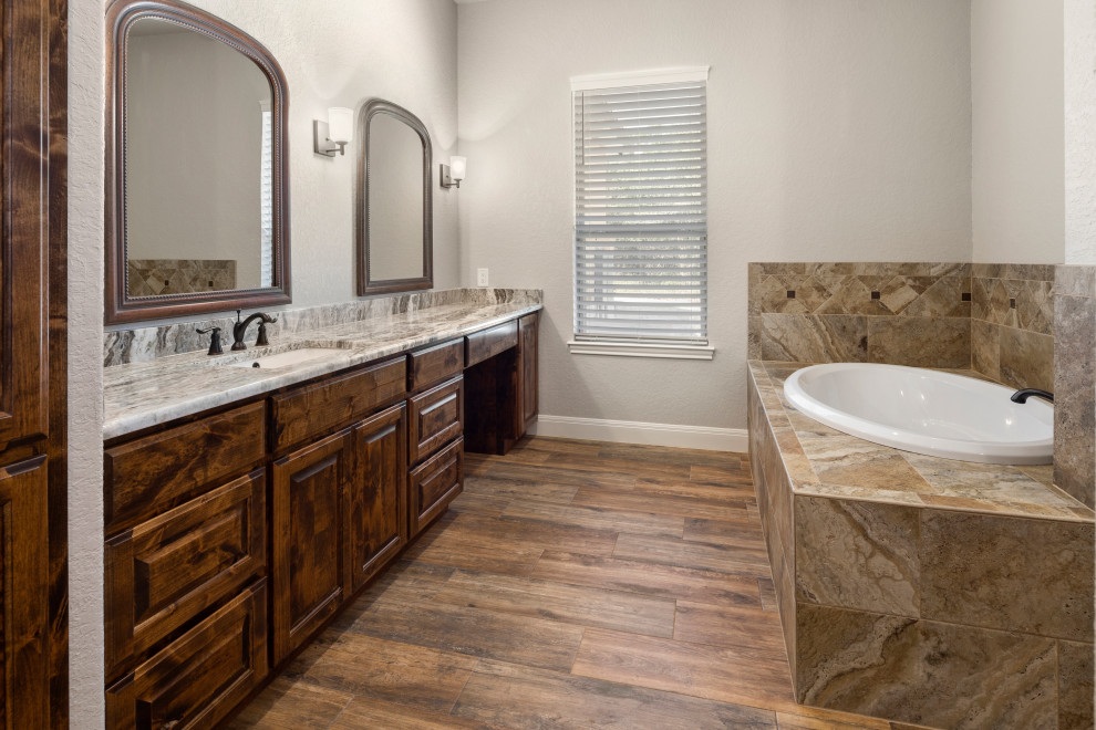 Example of a transitional home design design in Austin