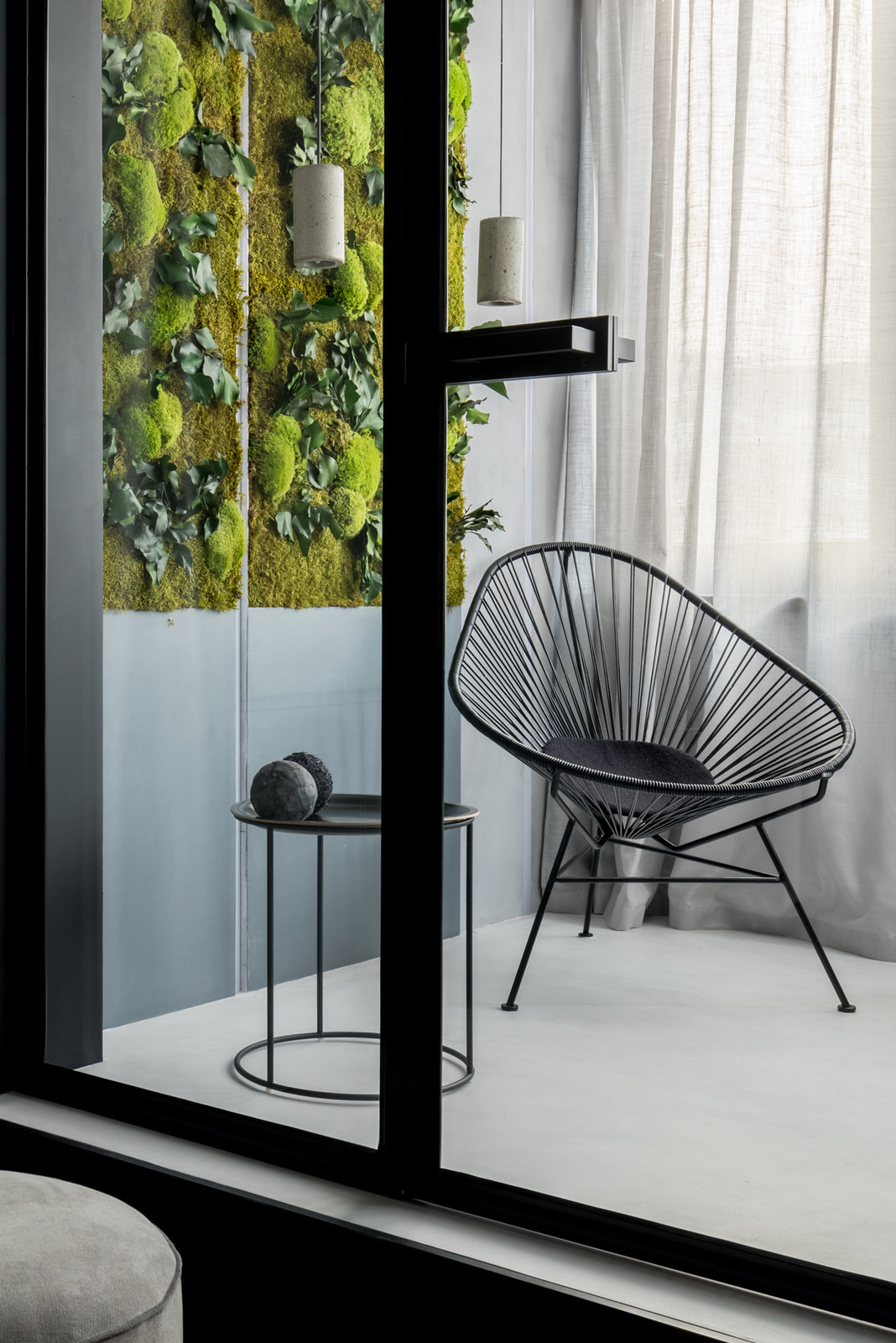 "Белый, серый и графит"