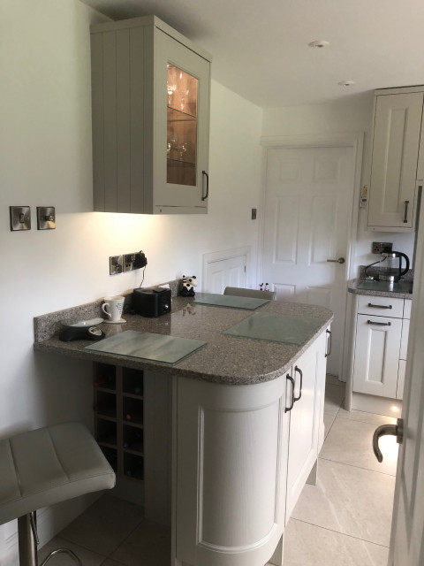 Compact Limestone Shaker Kitchen klassisk-koekken