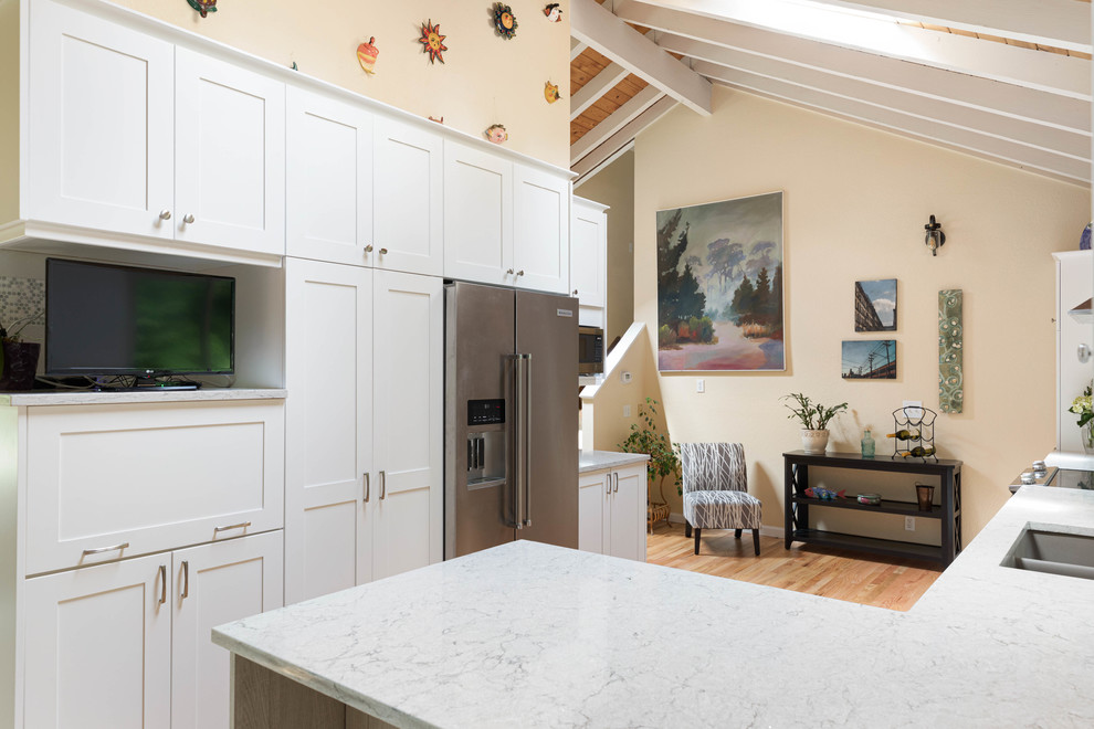 Transitional kitchen photo in Seattle