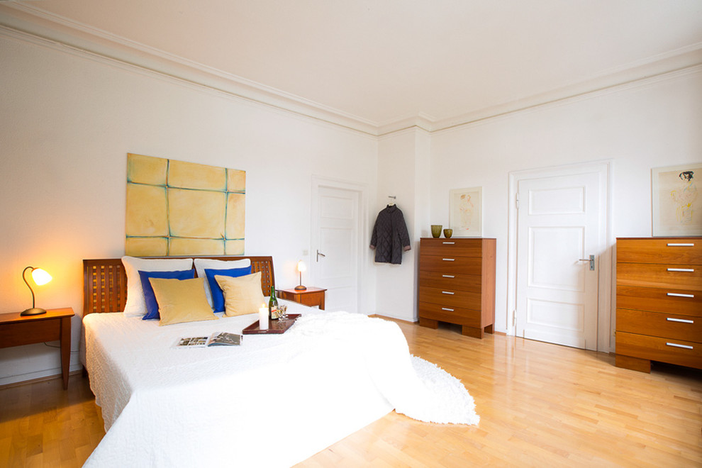 Design ideas for a large scandinavian bedroom in Dusseldorf.