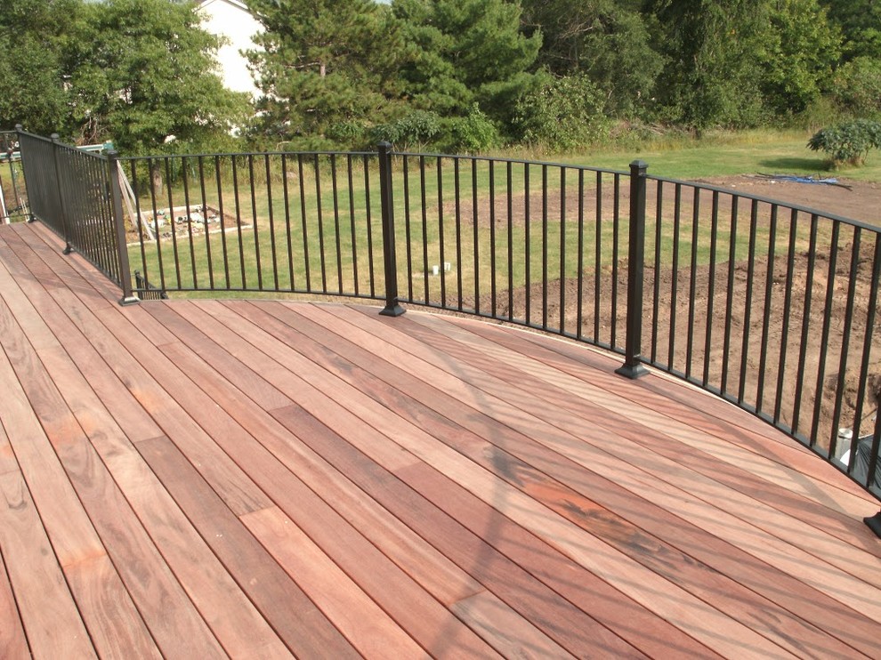 Inspiration for a transitional deck remodel in Minneapolis