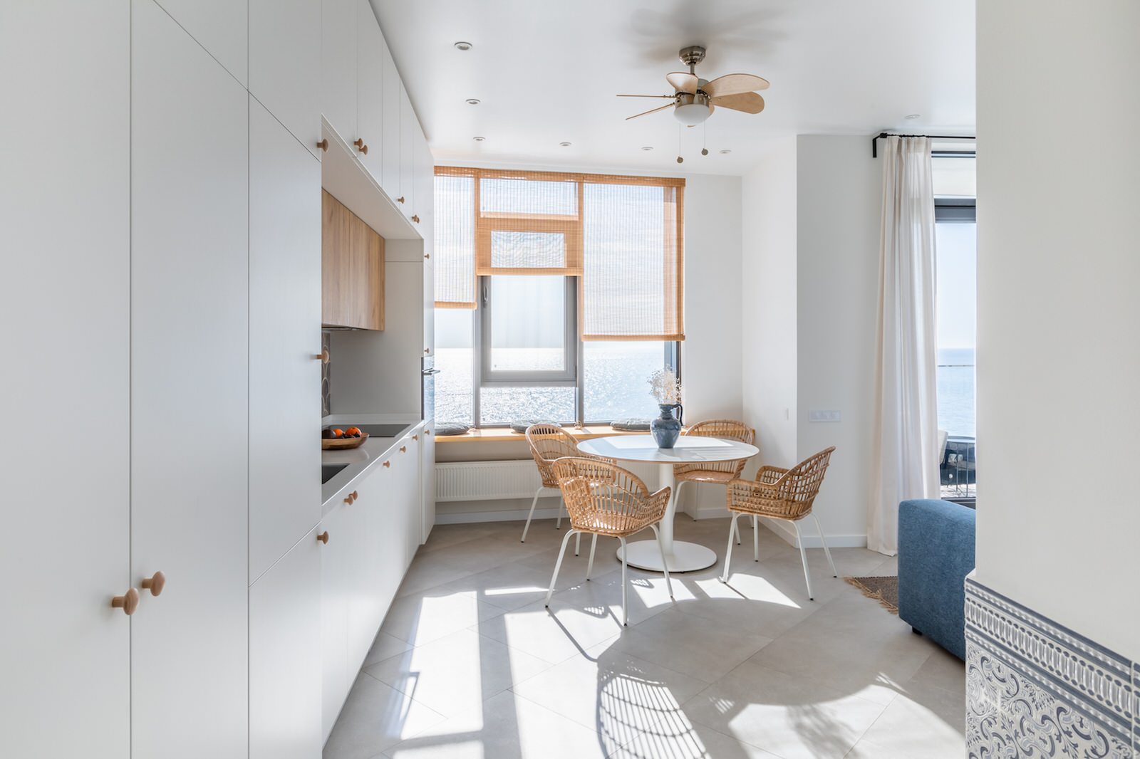 ПОРТУГАЛЬСКИЙ МИНИМАЛИЗМ НА БЕРЕГУ ЧЕРНОГО МОРЯ: КВАРТИРА 74.4 М2