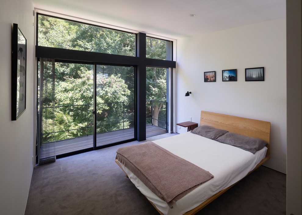 Photo of a country bedroom in Tokyo with white walls, carpet and grey floor.