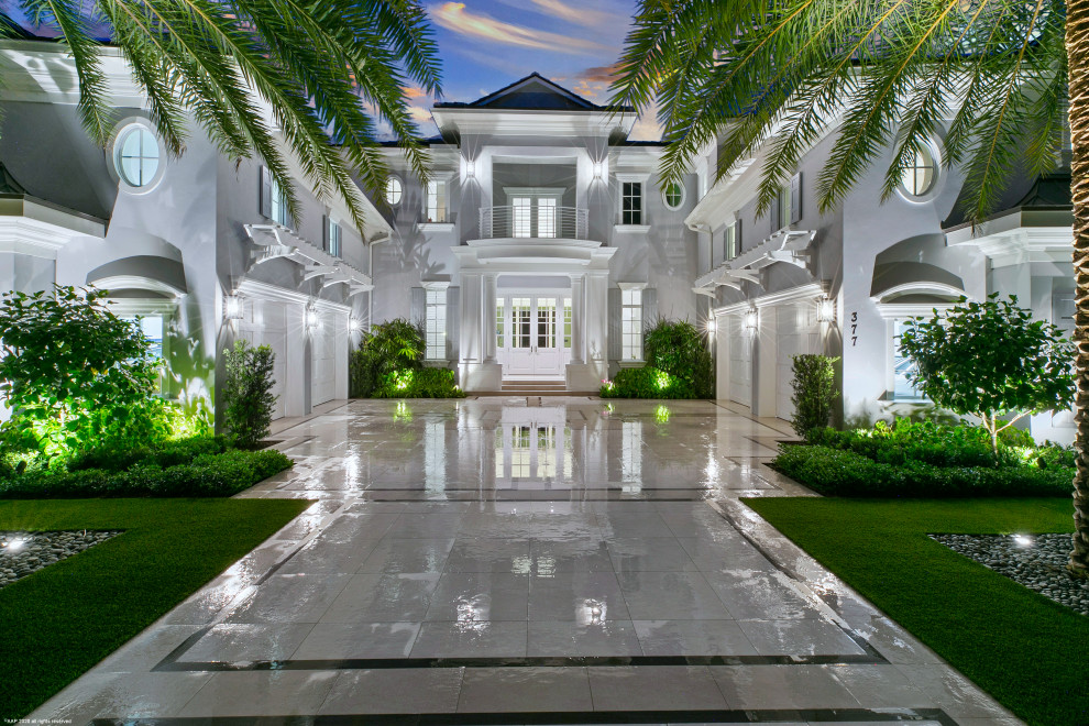 Example of a transitional entryway design in Miami