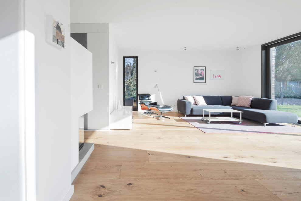 Großes, Offenes Modernes Wohnzimmer in Hamburg