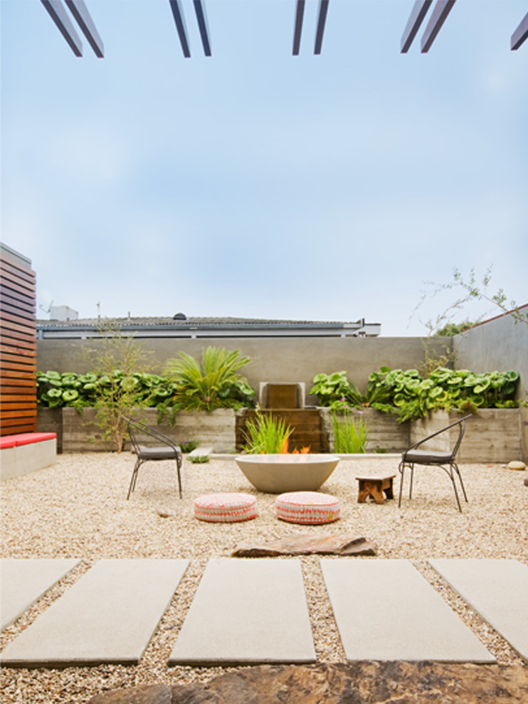 Midcentury courtyard garden in Orange County with a water feature.