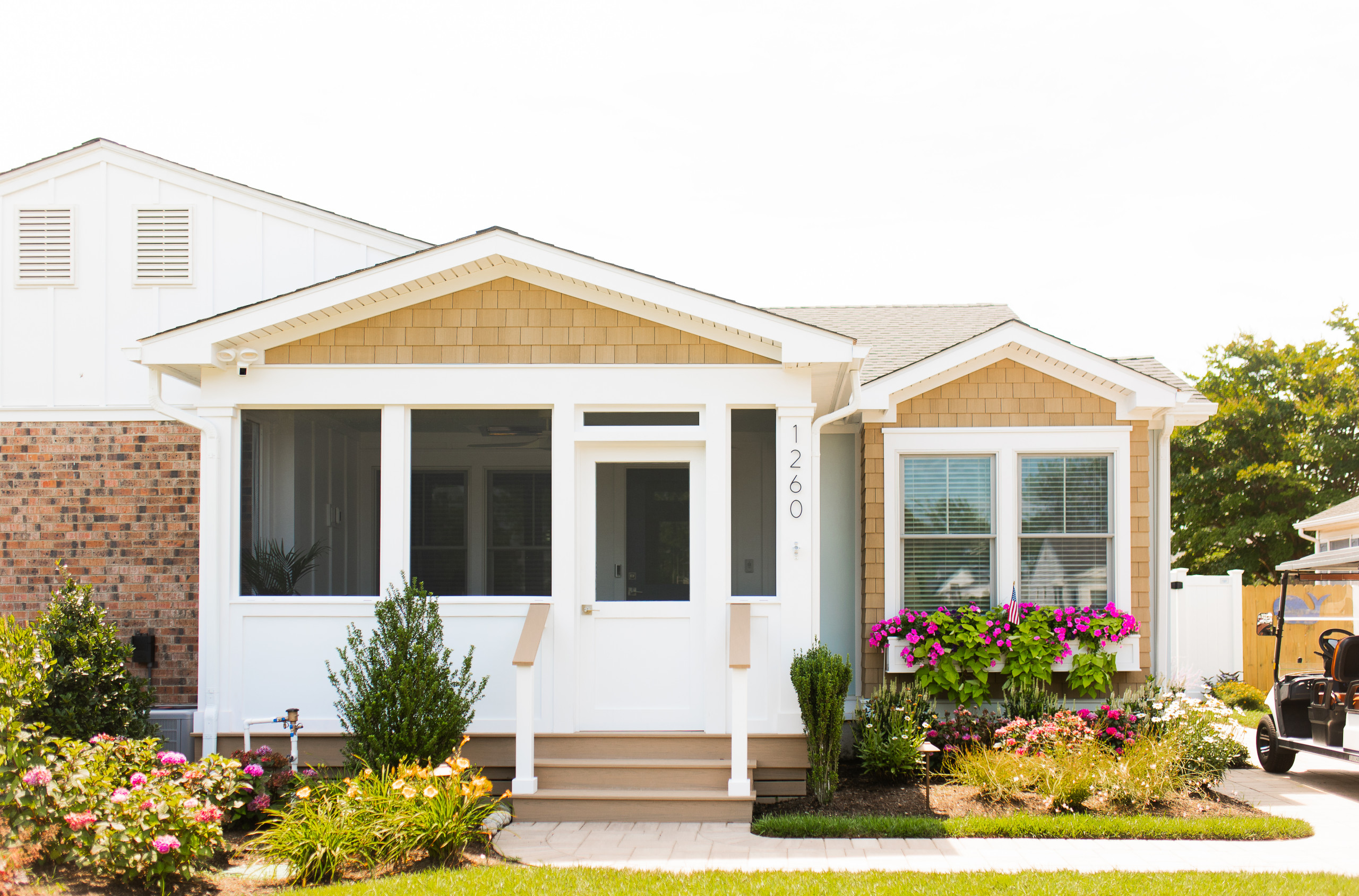 Beach style porch idea in Philadelphia
