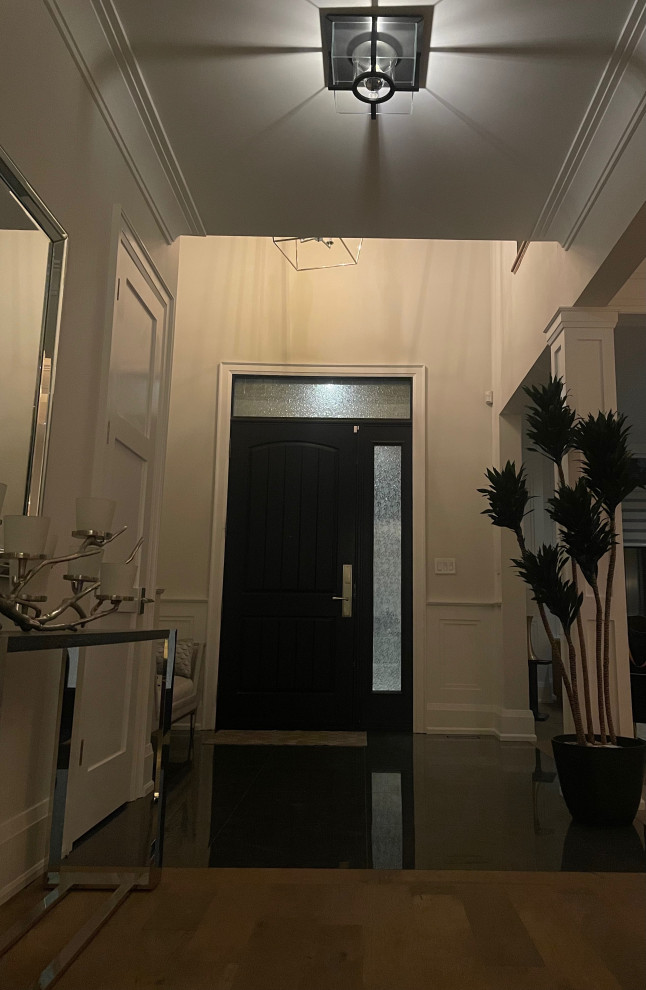 Entryway - transitional entryway idea in Toronto