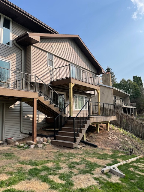 Inspiration for a huge modern cable railing deck remodel