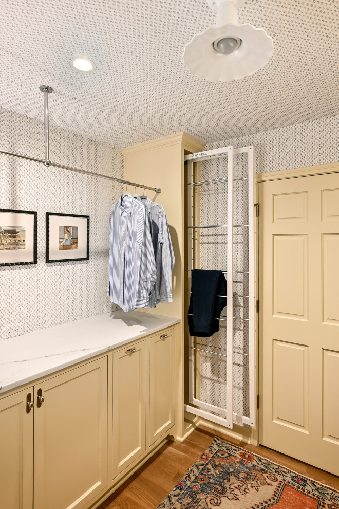 Laundry room - traditional laundry room idea in Milwaukee