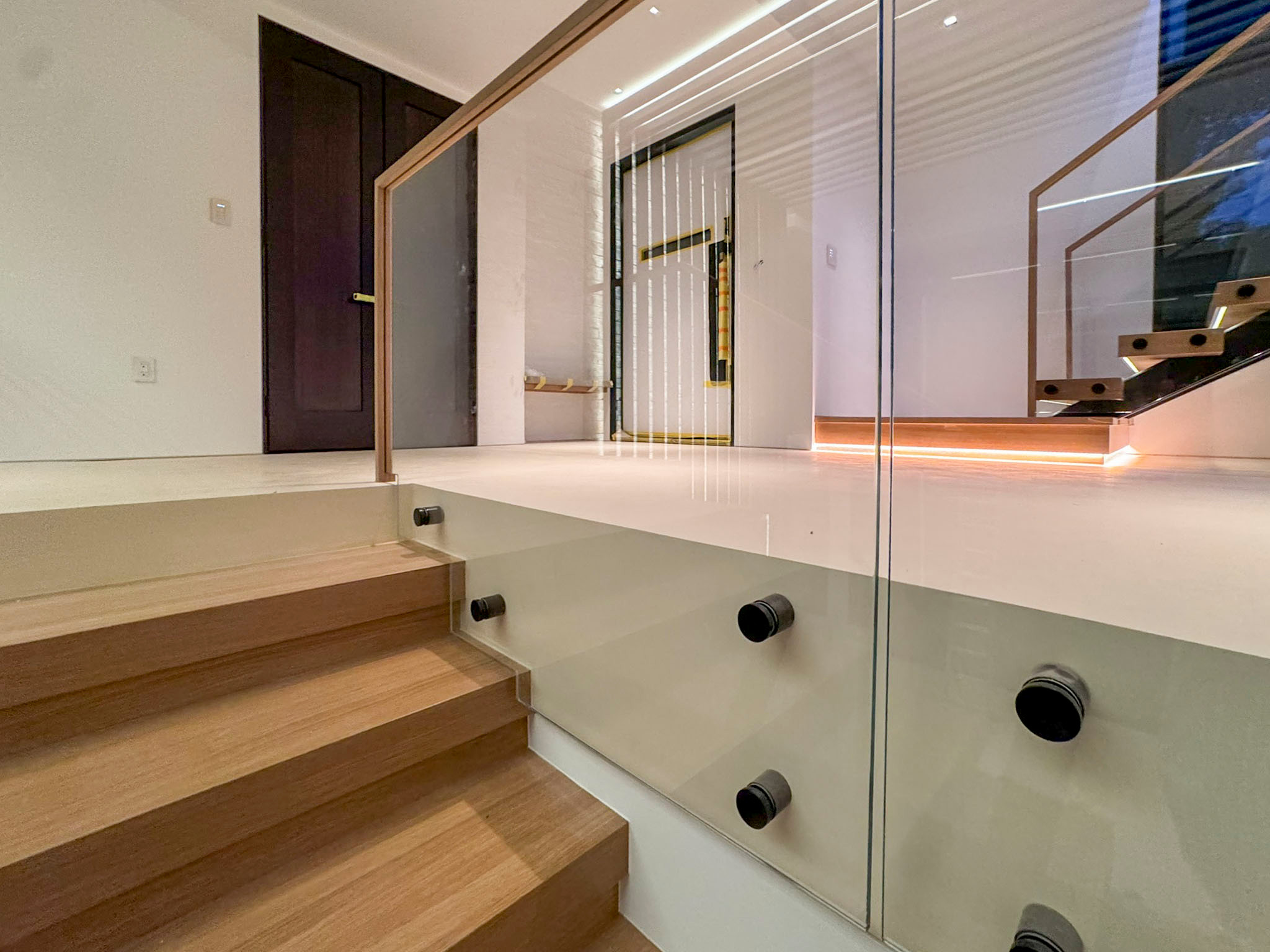 126_Visually Open and Light Contemporary Staircase, Mclean, VA 22102