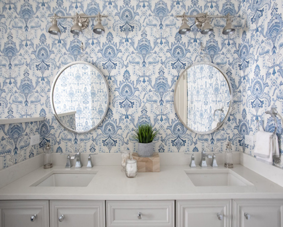 Inspiration for a transitional home design remodel in Milwaukee