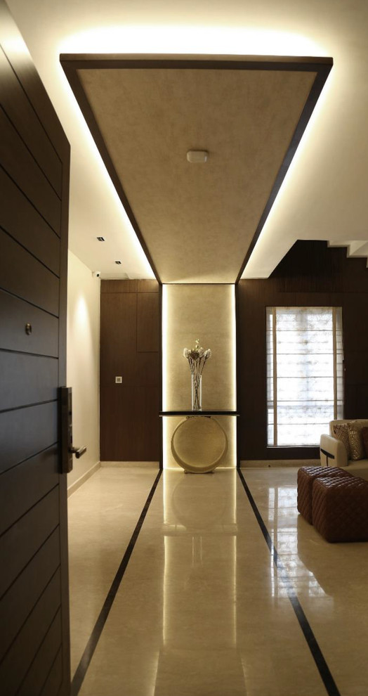 Design ideas for a contemporary entryway in Chennai.