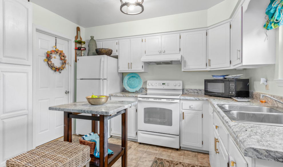 Kitchen - transitional kitchen idea