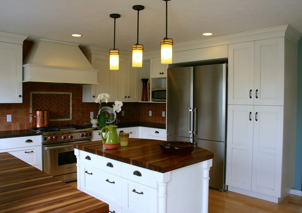 Transitional kitchen photo in Grand Rapids