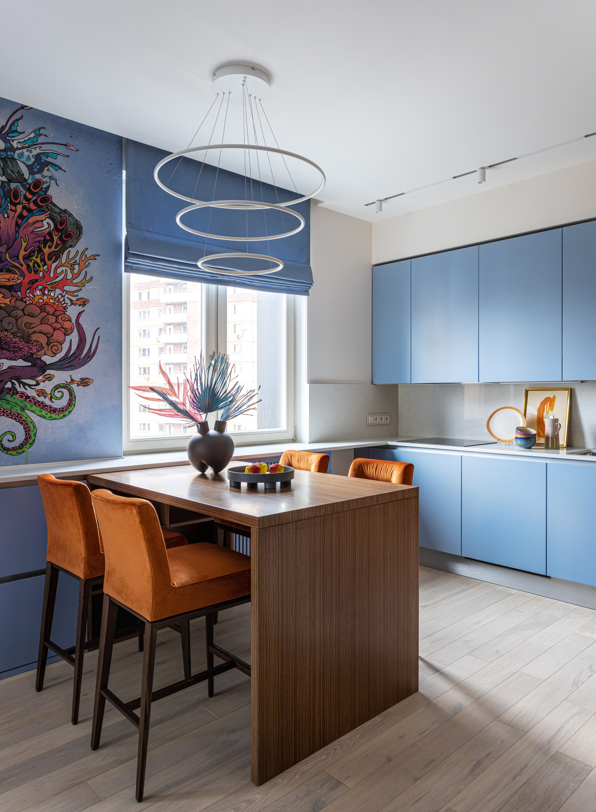 Современный интерьер в ярких цветах