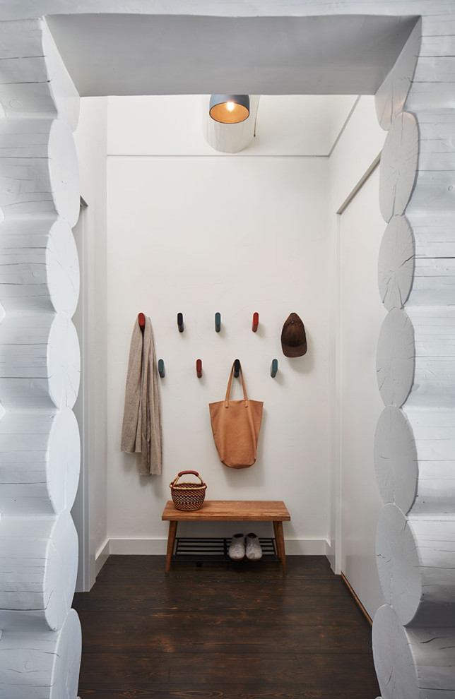 Entryway - rustic entryway idea