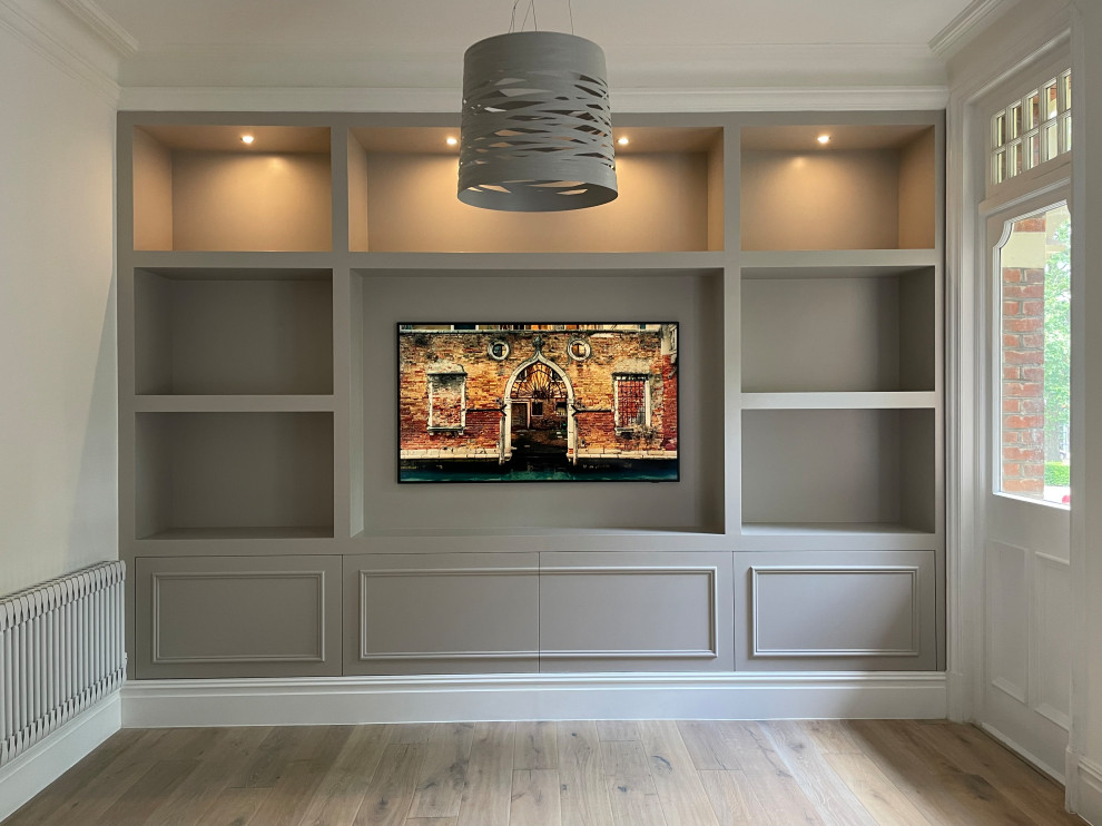 Large transitional home design photo in London