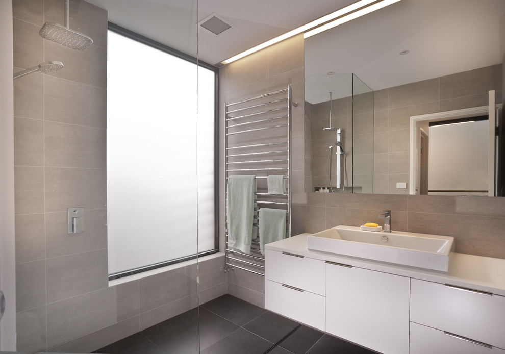 Inspiration for a mid-sized contemporary master bathroom in Melbourne with white cabinets, engineered quartz benchtops, a curbless shower, gray tile and porcelain tile.