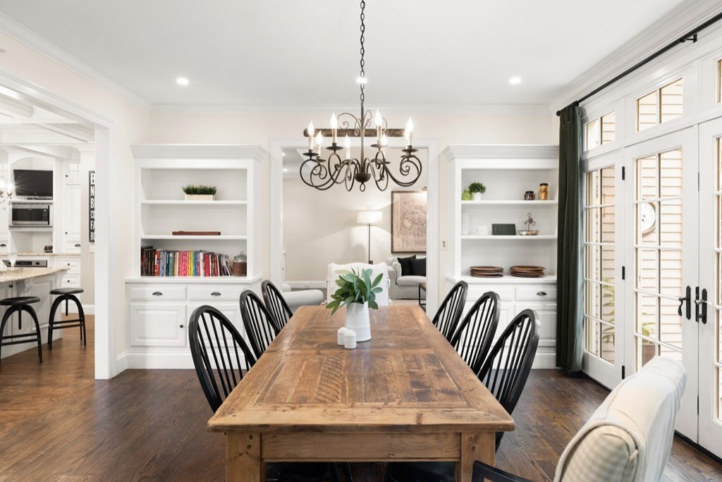 Casual Dining Rooom