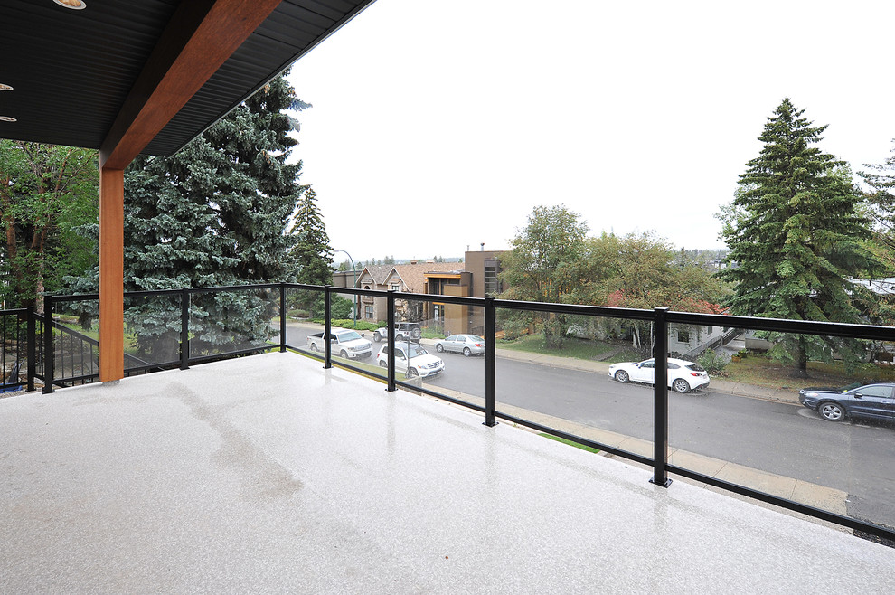 Example of a transitional deck design in Calgary