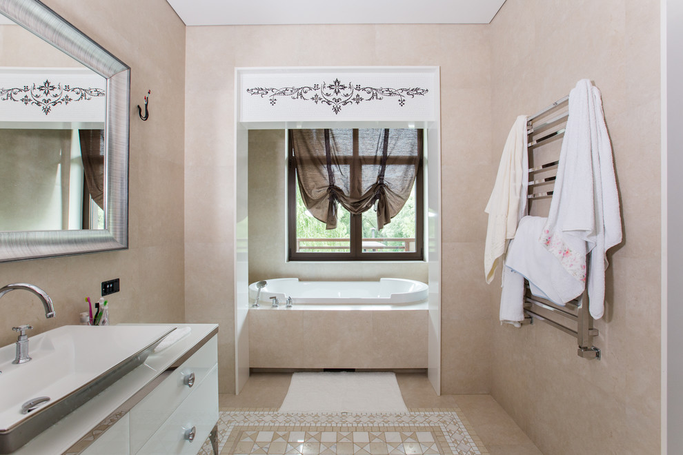 Design ideas for a transitional bathroom in Moscow.