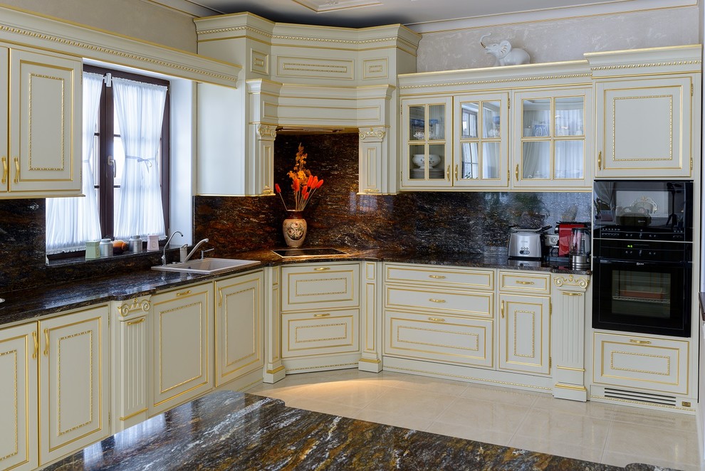Photo of a traditional kitchen in Moscow.