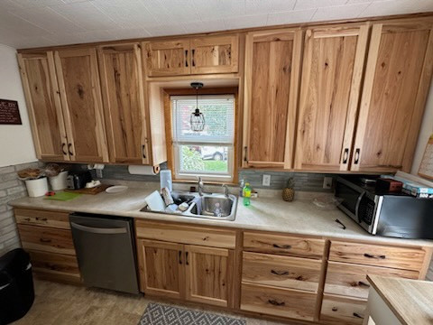 Mid-sized mountain style eat-in kitchen photo with shaker cabinets, light wood cabinets and mosaic tile backsplash