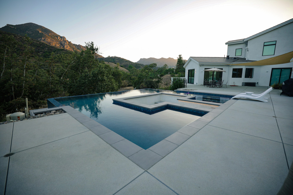 Agoura Hills New Build - Lobo Canyon