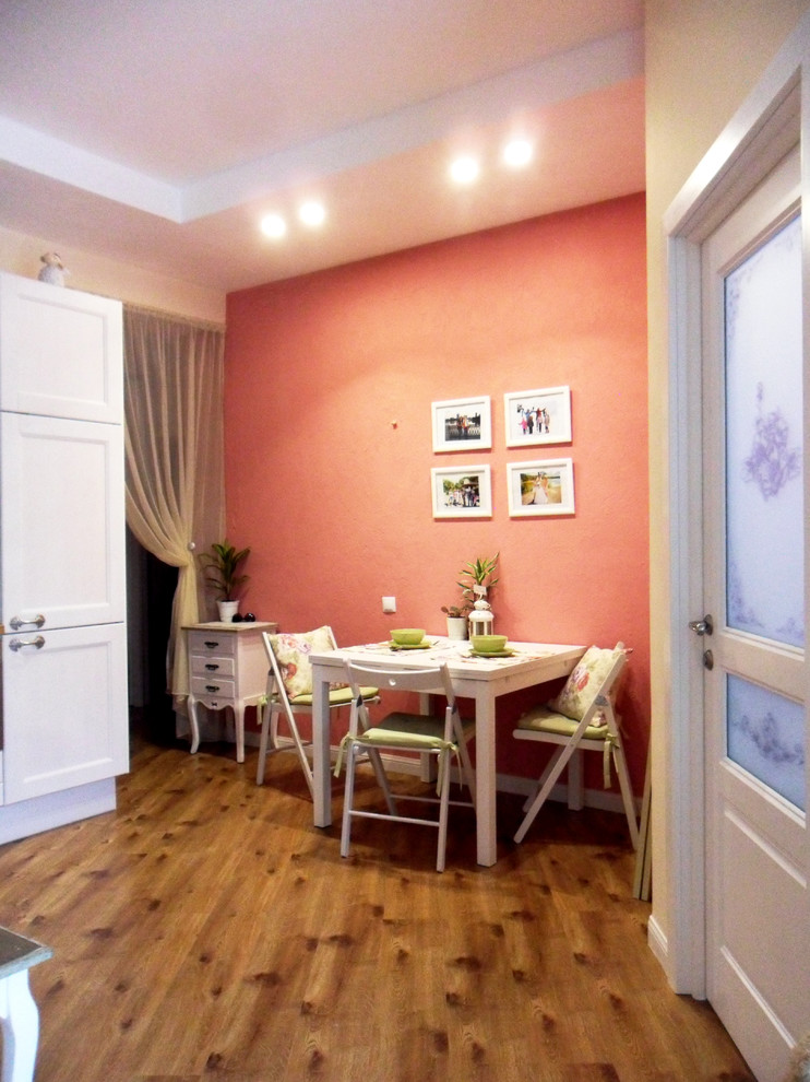 Средиземноморская кухня с обеденной зоной