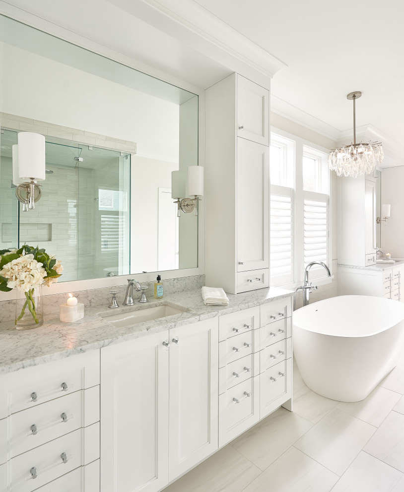 Inspiration för ett stort vintage en-suite badrum, med marmorbänkskiva