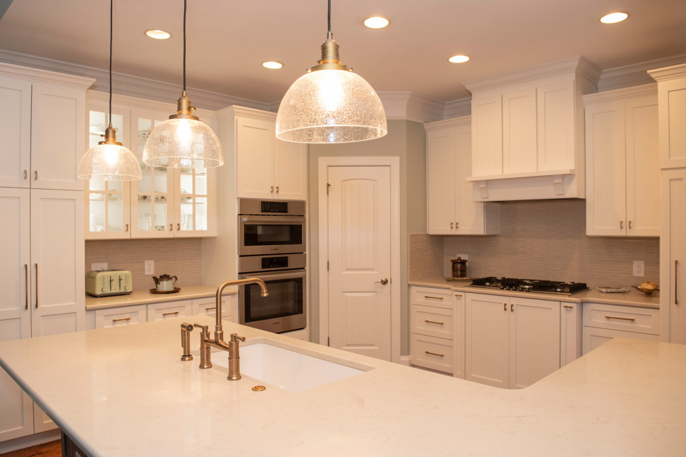 Example of a transitional kitchen design in Charlotte