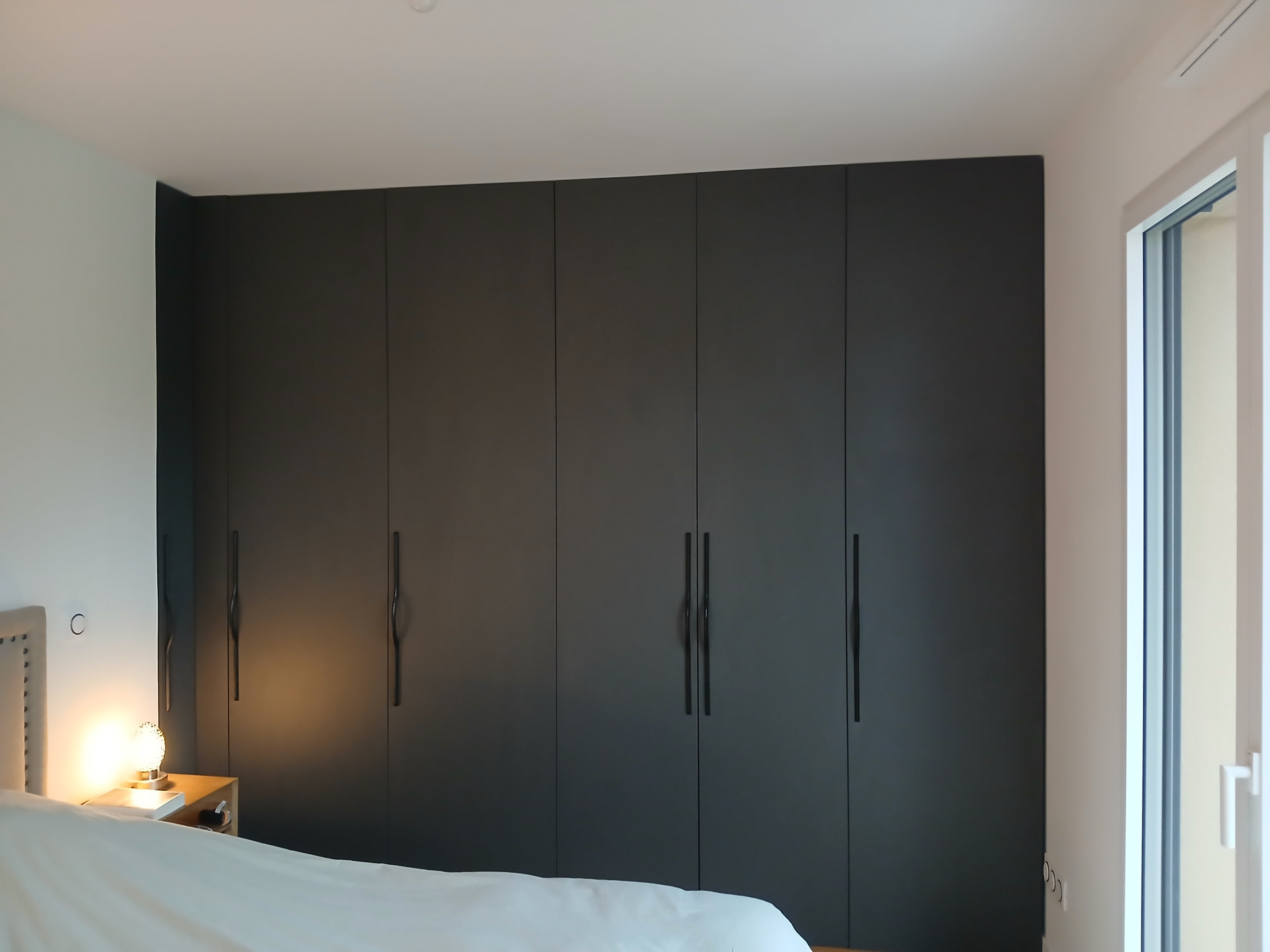 dressing sur mesure avec porte cachée