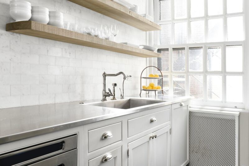 Transitional home design photo in Chicago