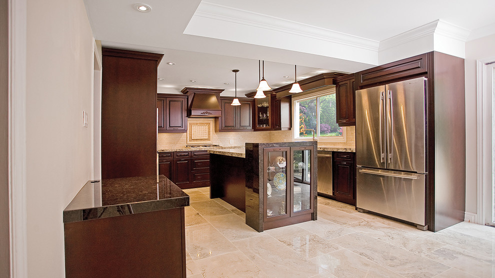 Transitional kitchen photo in Toronto