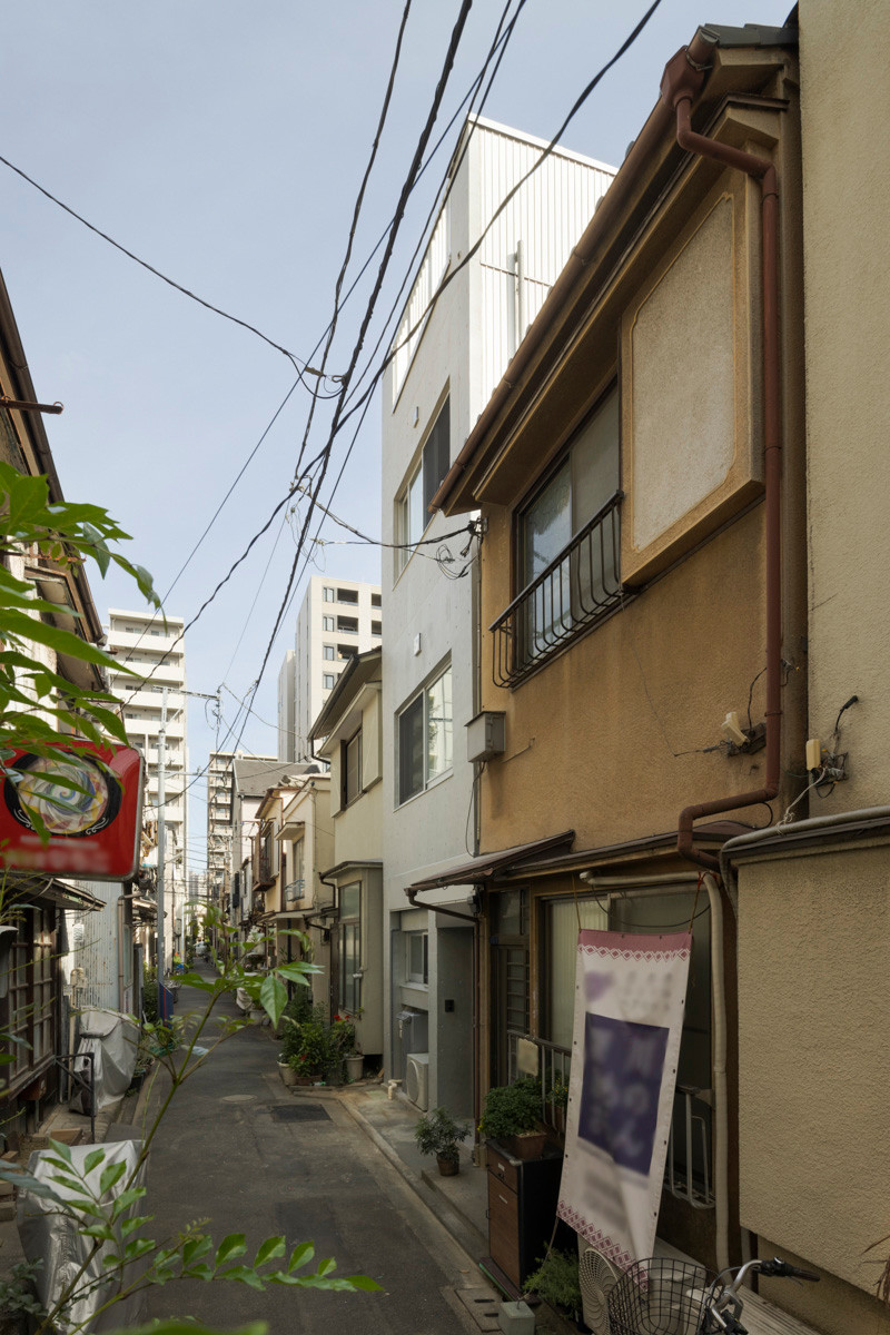 「佃の家」8.6坪の土地に二世帯住宅