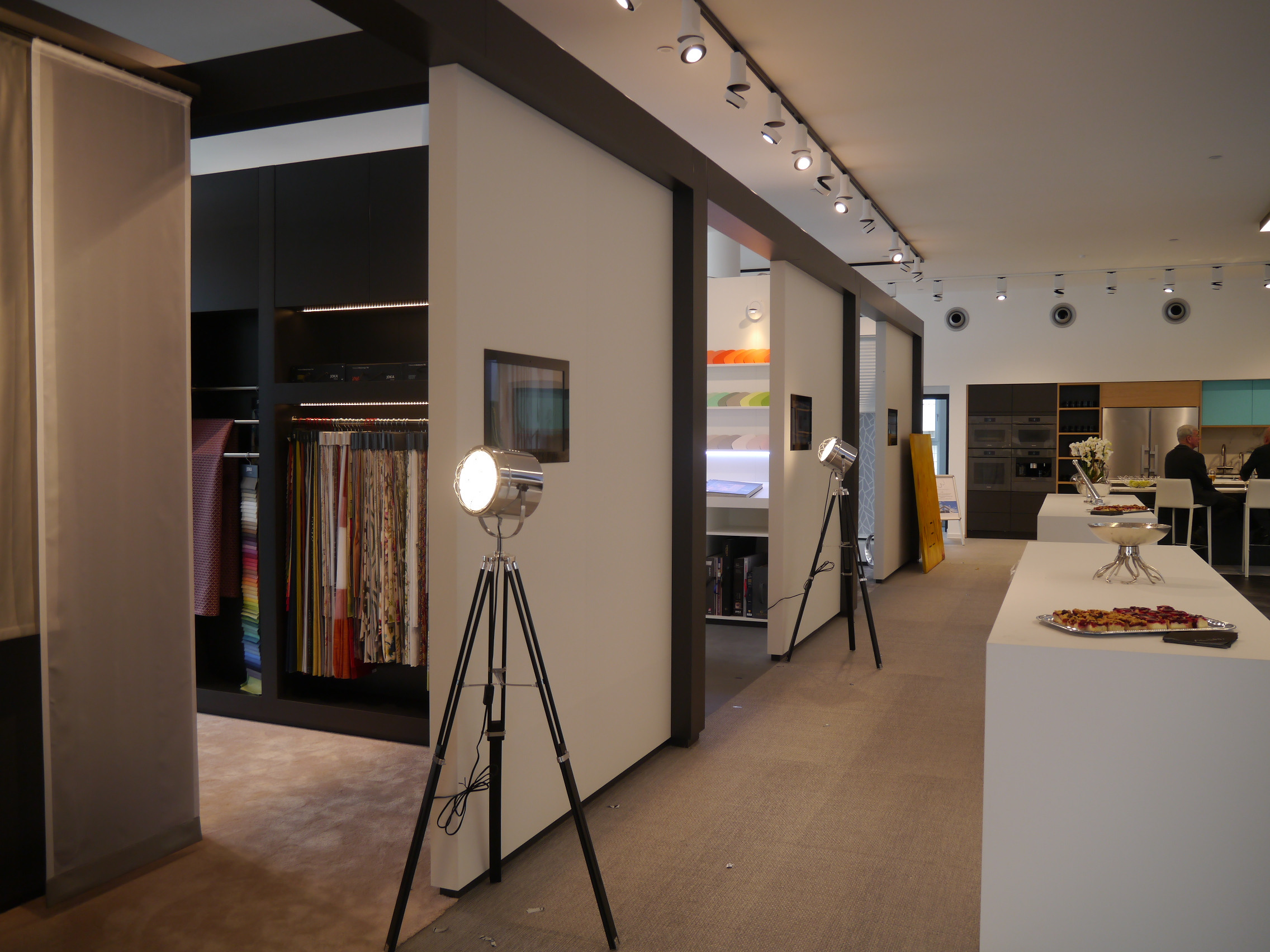 Alena Showroom Bad Sanitär Küche Raumausstattung Heizung Planung Präsentation Modernisierung Ausstellung Interior Design NRW Krefeld Gießen Architektur Innenarchitektur Gestaltung 3D RT-Holding