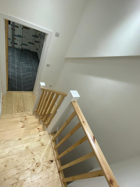 Loft conversion contemporaneo-escalera