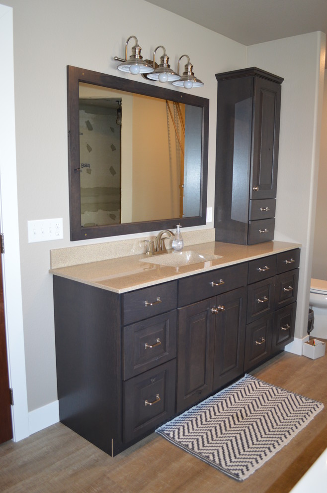 Inspiration for a mid-sized transitional home design remodel