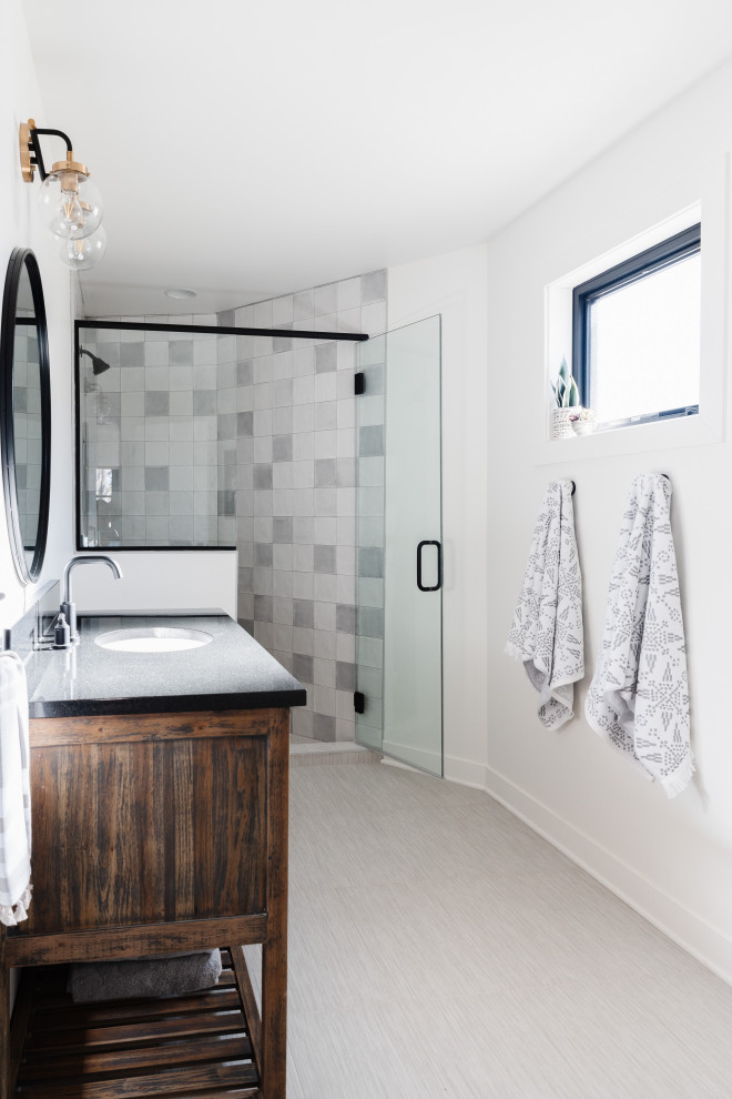 Example of a transitional bathroom design in Omaha