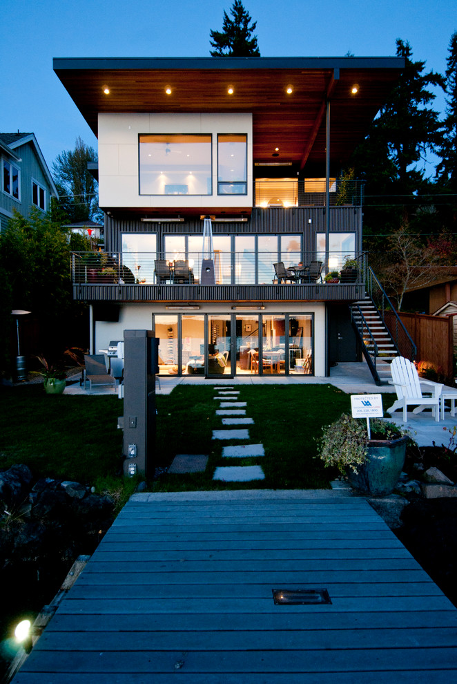 Design ideas for a contemporary exterior in Seattle with metal siding.