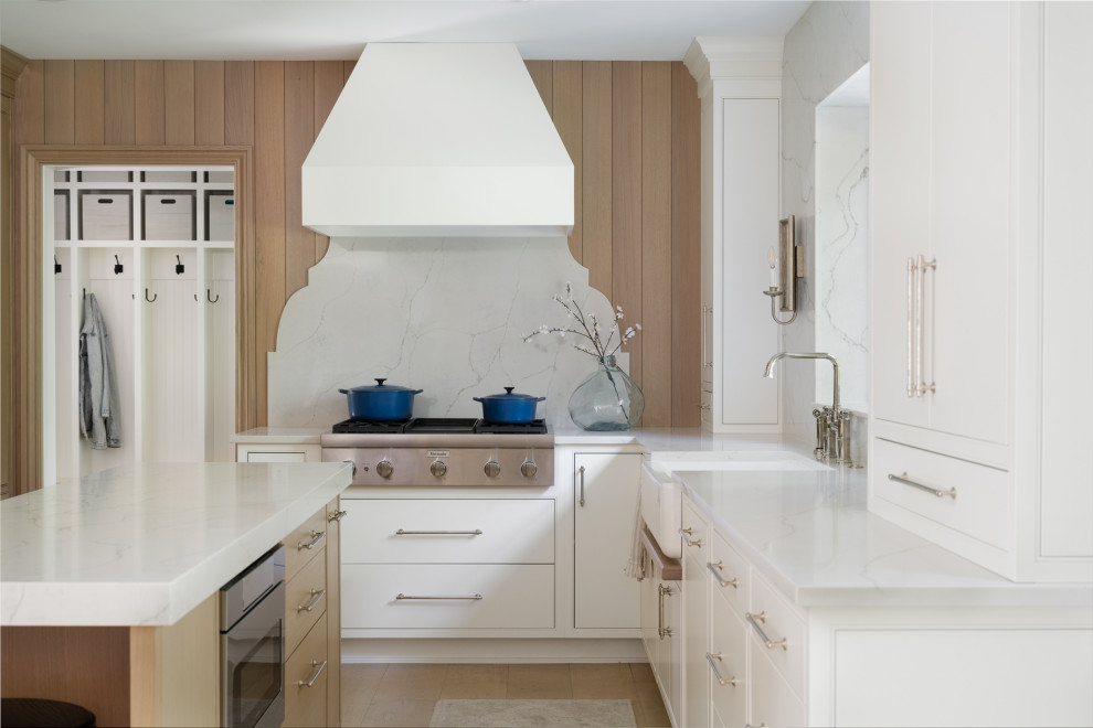 Transitional home design photo in Indianapolis