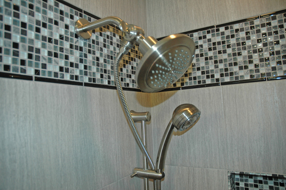 Example of a mid-sized transitional master white tile and subway tile porcelain tile and gray floor alcove bathtub design with shaker cabinets, white cabinets, a two-piece toilet, blue walls, an undermount sink, marble countertops and white countertops