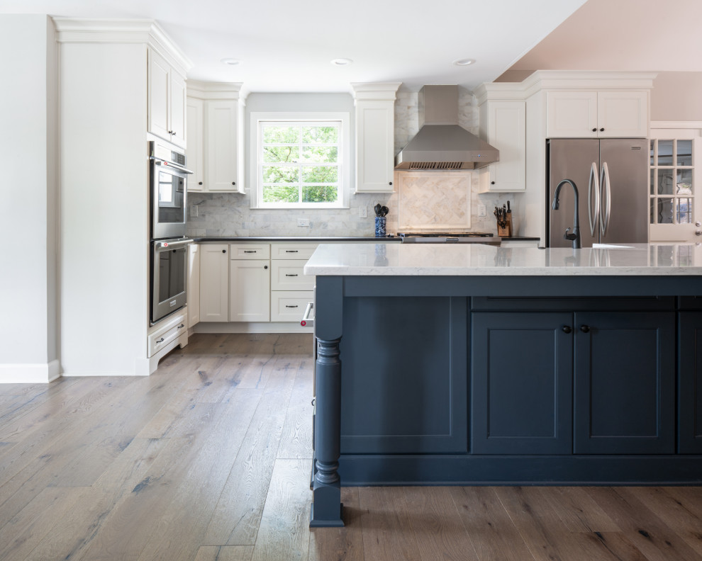 Kitchen - transitional kitchen idea in Atlanta