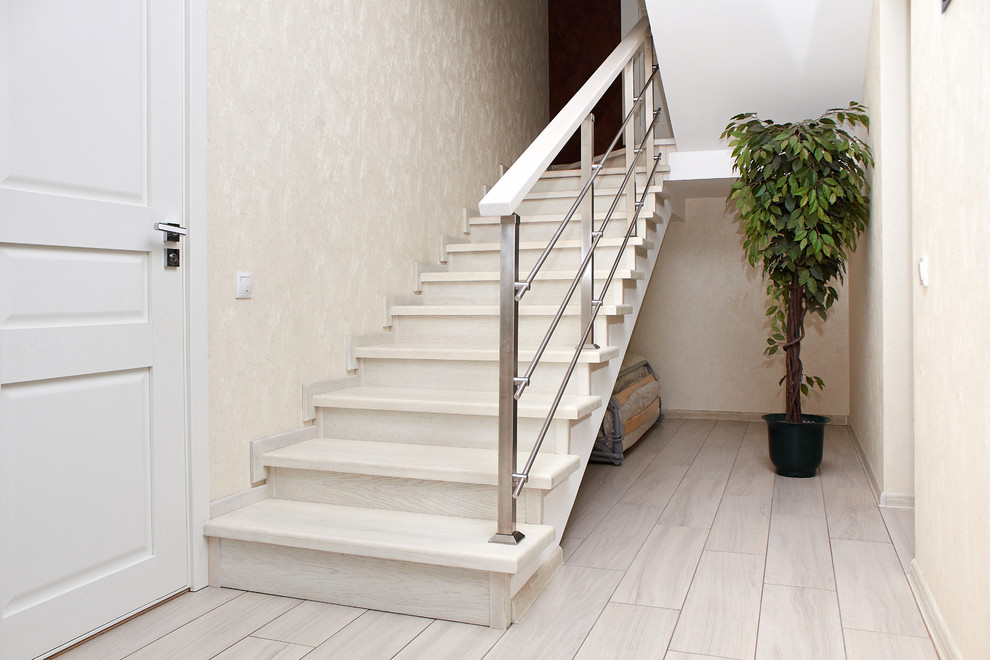 Лестница с нержавеющим ограждением