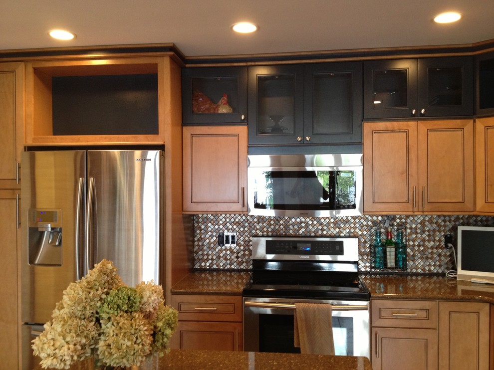 Mid-sized transitional l-shaped eat-in kitchen photo in New York with recessed-panel cabinets, light wood cabinets, quartz countertops, mosaic tile backsplash, stainless steel appliances, an island and metallic backsplash